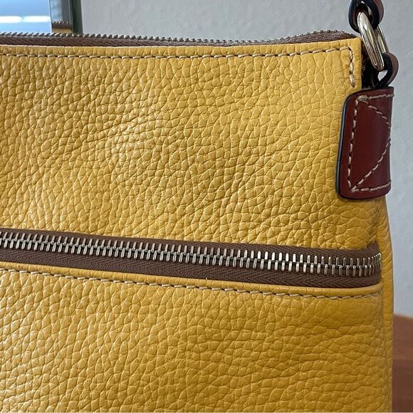 NWOT Dooney & Bourke Pebbled Leather Dandelion Crossbody Purse - Picture 7 of 16